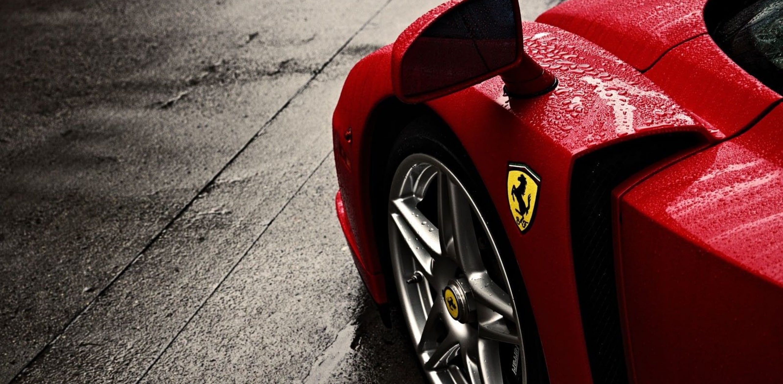 Quarter panel Ferrari rain